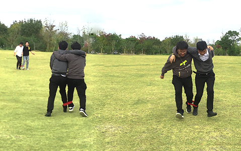 集体翘班！天豪点胶团建GO！GO！GO！